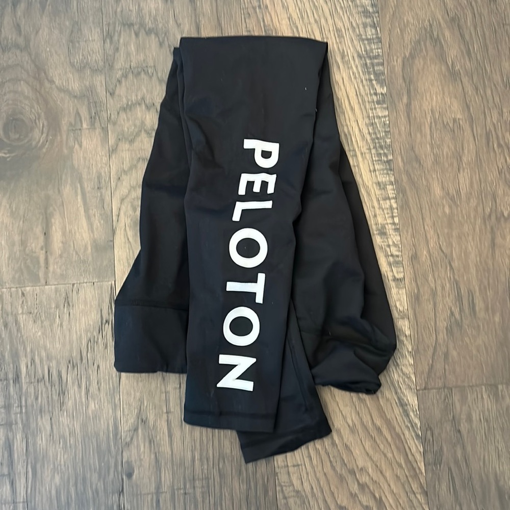 Women’s peloton leggings size small. Good shape!